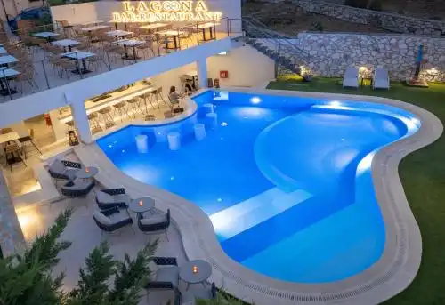 Lagoon Luxury Suites - 21
