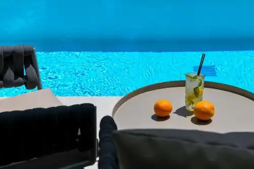 Lagoon Luxury Suites - 6
