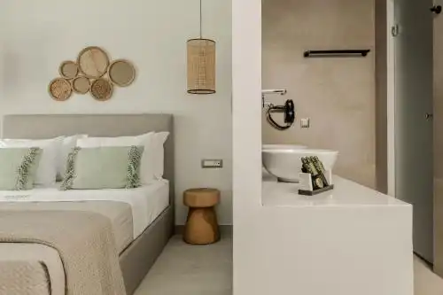 Lagoon Luxury Suites - 31