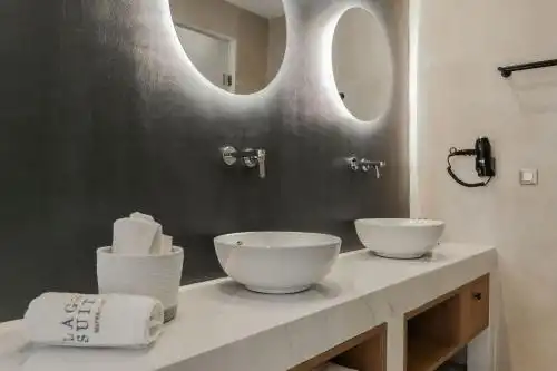 Lagoon Luxury Suites - 42