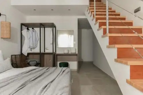 Lagoon Luxury Suites - 3