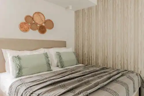 Lagoon Luxury Suites - 39