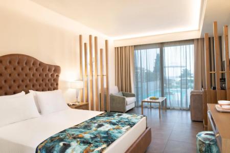 Alexandra Elegance Bridging Generations - 1