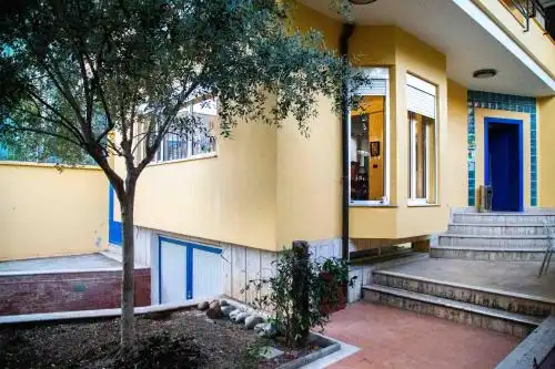 Blue Door Hostel - 34