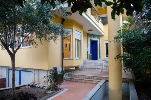 Blue Door Hostel - 3