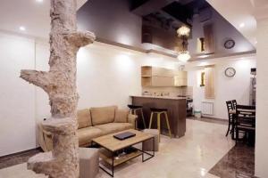 Nickos Hotel, Кутаиси