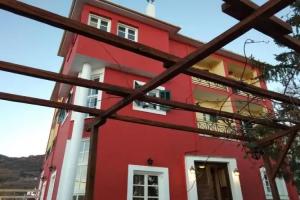 Karavos Hotel, Портария