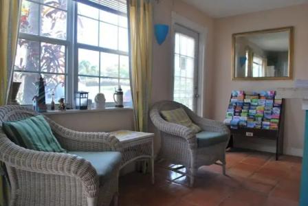 Green Island Inn - 19