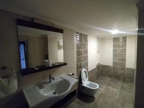 Lort Otel - 2