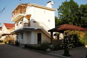 Sun House Hotel