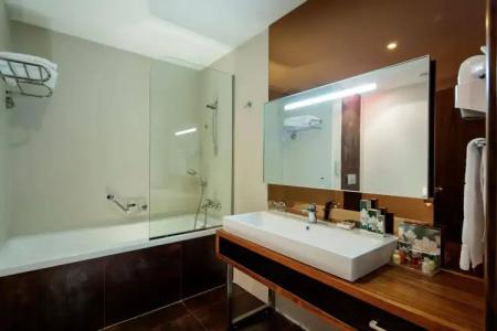 Noah's Ark Deluxe & Spa - 9