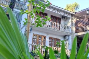 Karakum Mini-Hotel, Уреки