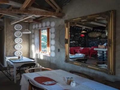 Utopia Boutique - 24