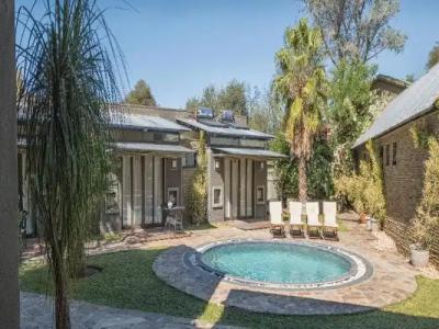 Utopia Boutique - 16