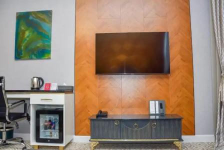 Ramada by Wyndham - 39