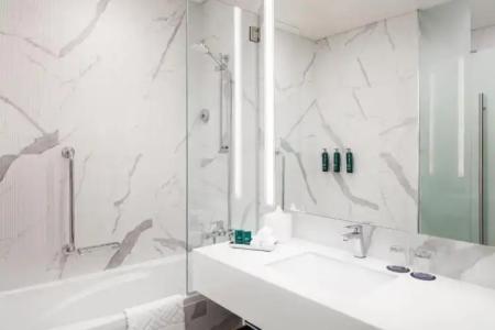 Doubletree By Hilton - 104