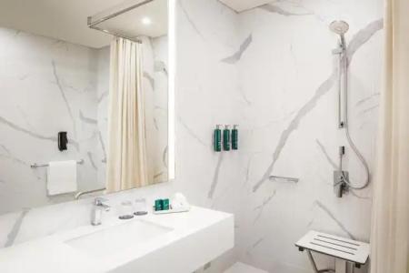 Doubletree By Hilton - 102