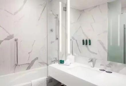 Doubletree By Hilton - 115