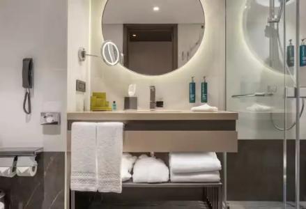 Doubletree By Hilton - 34