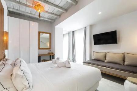 Blue Carpet Luxury Suites - 171