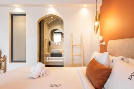 Blue Carpet Luxury Suites - 233