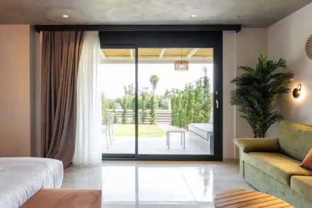 Blue Carpet Luxury Suites - 235