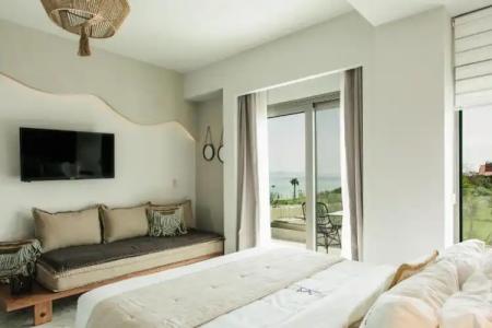 Blue Carpet Luxury Suites - 220