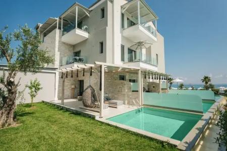 Blue Carpet Luxury Suites - 167