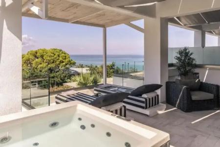 Blue Carpet Luxury Suites - 36