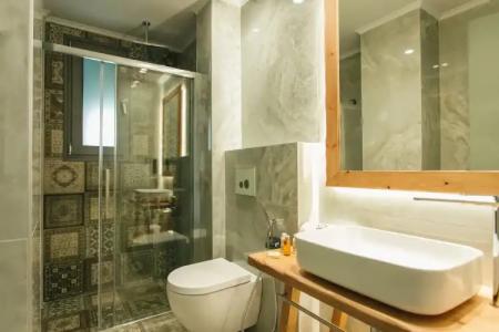 Blue Carpet Luxury Suites - 8