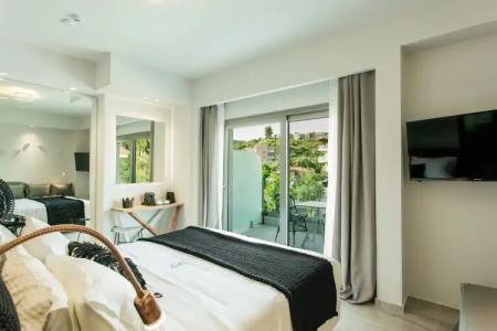 Blue Carpet Luxury Suites - 6