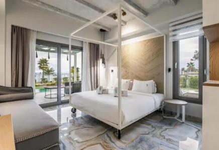 Blue Carpet Luxury Suites - 129