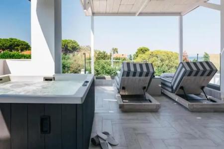 Blue Carpet Luxury Suites - 116