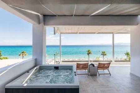 Blue Carpet Luxury Suites - 61