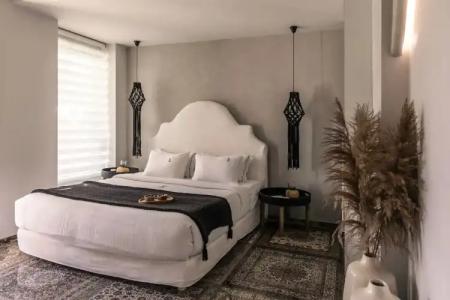 Blue Carpet Luxury Suites - 200