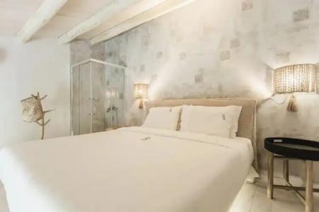 Blue Carpet Luxury Suites - 106