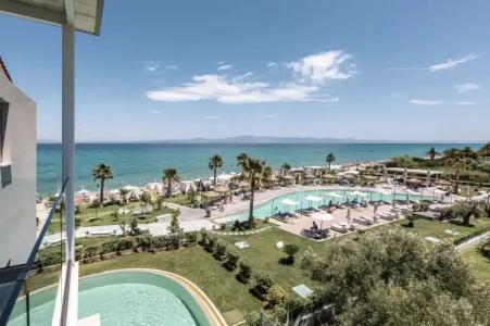 Blue Carpet Luxury Suites - 150