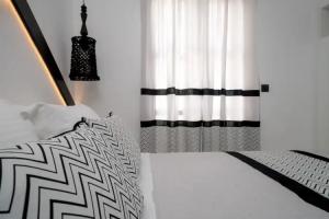 Divelia Hotel, Перисса