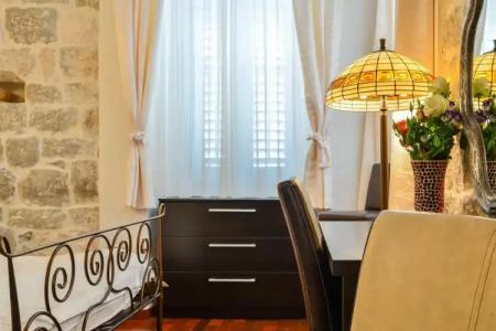 Kastel 1700 Boutique - 13