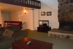 Three-Bedroom Deluxe Townhouse Unit #33 by Snow Summit Townhouses, Биг Бэар Лейк