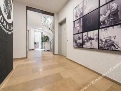 Friedrich Boutique- - 25