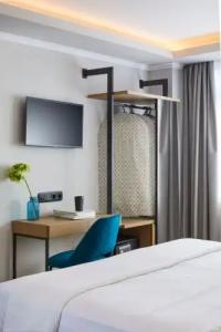 The Artist Athens - 195