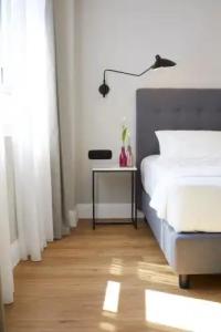 The Artist Athens - 70