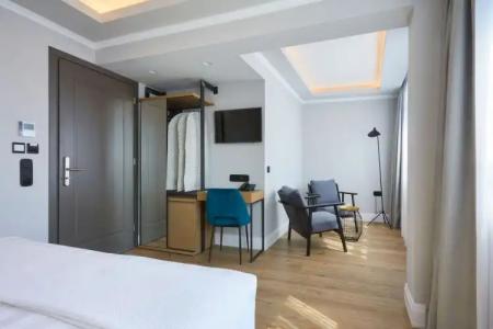 The Artist Athens - 178