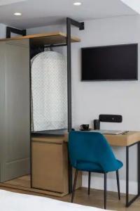 The Artist Athens - 194