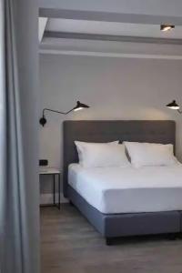 The Artist Athens - 201