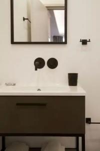 The Artist Athens - 106