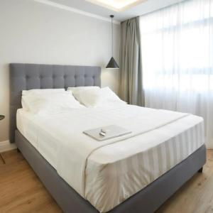 The Artist Athens - 39