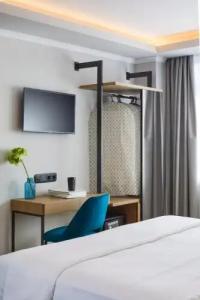 The Artist Athens - 58