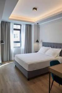 The Artist Athens - 196